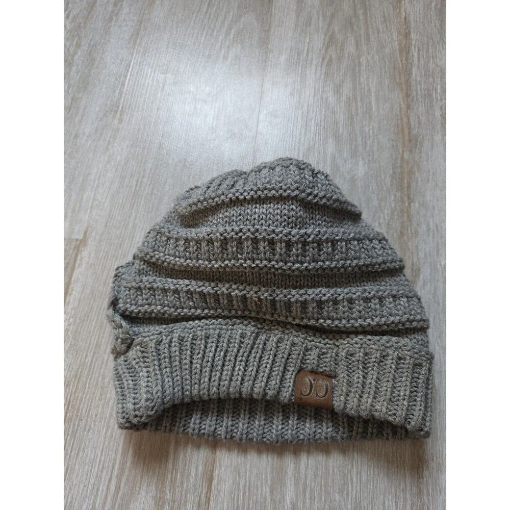 C.C Exclusives Gray Chunky Knit Beanie Faux Fur Pom Pom Winter Hat EUC One Size